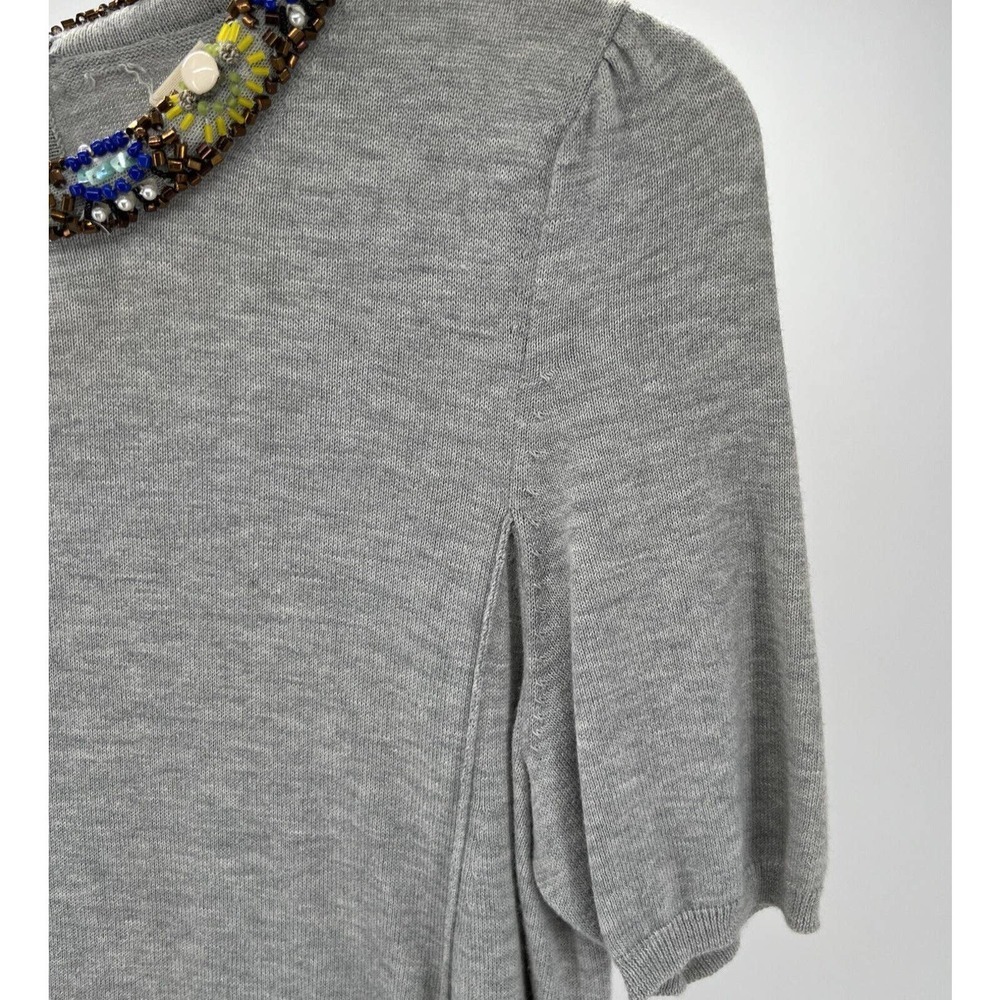 ANTHROPOLOGIE Knit Top W/Beaded Neckline Light Gray Short Sleeve Size M - Picture 5 of 12